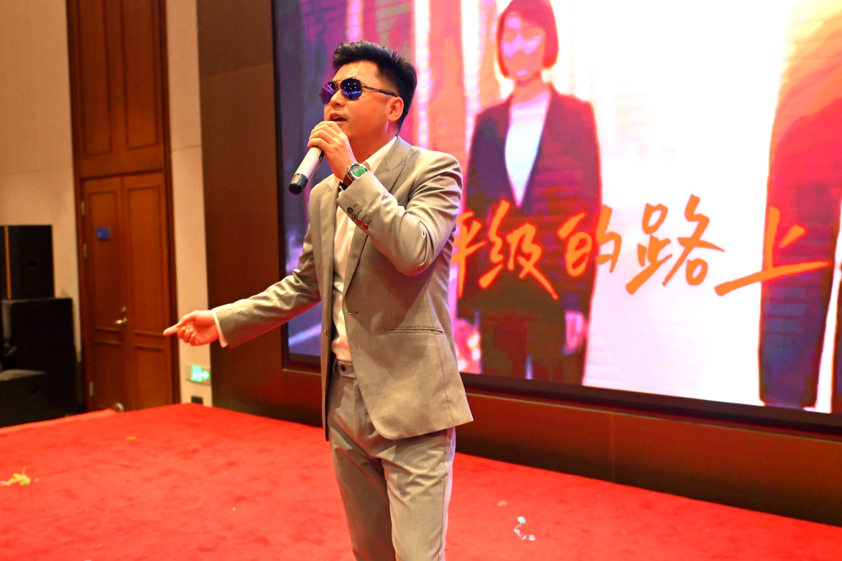 7走在评级的路上_副本.jpg 7走在评级的路上_副本.jpg